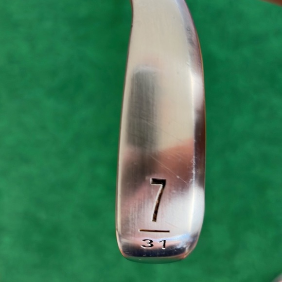Cleveland Golf CG16 Regular Shaft 7 Iron - Picture 3 of 5